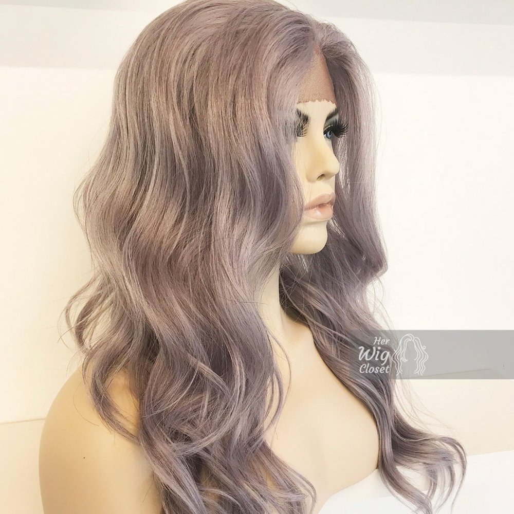 22" Silver Lace Front Wavy Wig | Kardashian - Picture 2 of 7